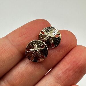 Vintage 1980s Avon gold tone sand dollar stud earrings!